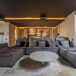 Palais The Luxe